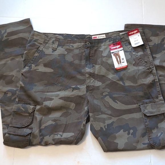 NEW. Wrangler Five Star Camoflauge Cargo Pants. Size 40x32. Hunting. Outdoors - Picture 1 of 12
